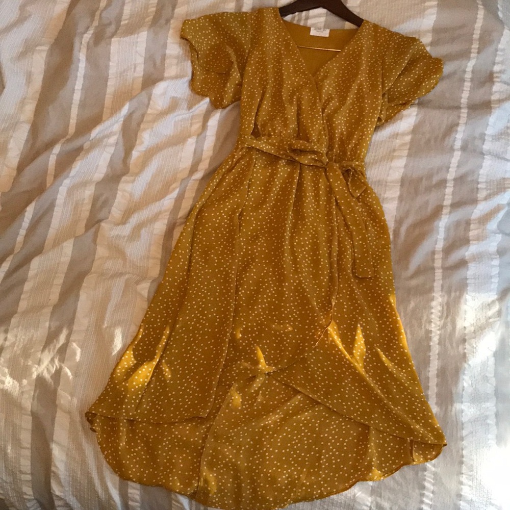 Yellow Polka Dot Dress 🍂